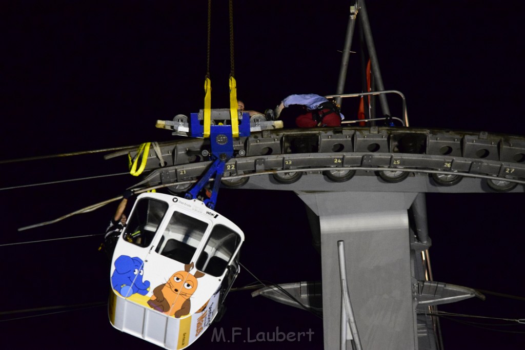 Koelner Seilbahn Gondel blieb haengen Koeln Linksrheinisch P900.JPG - Miklos Laubert